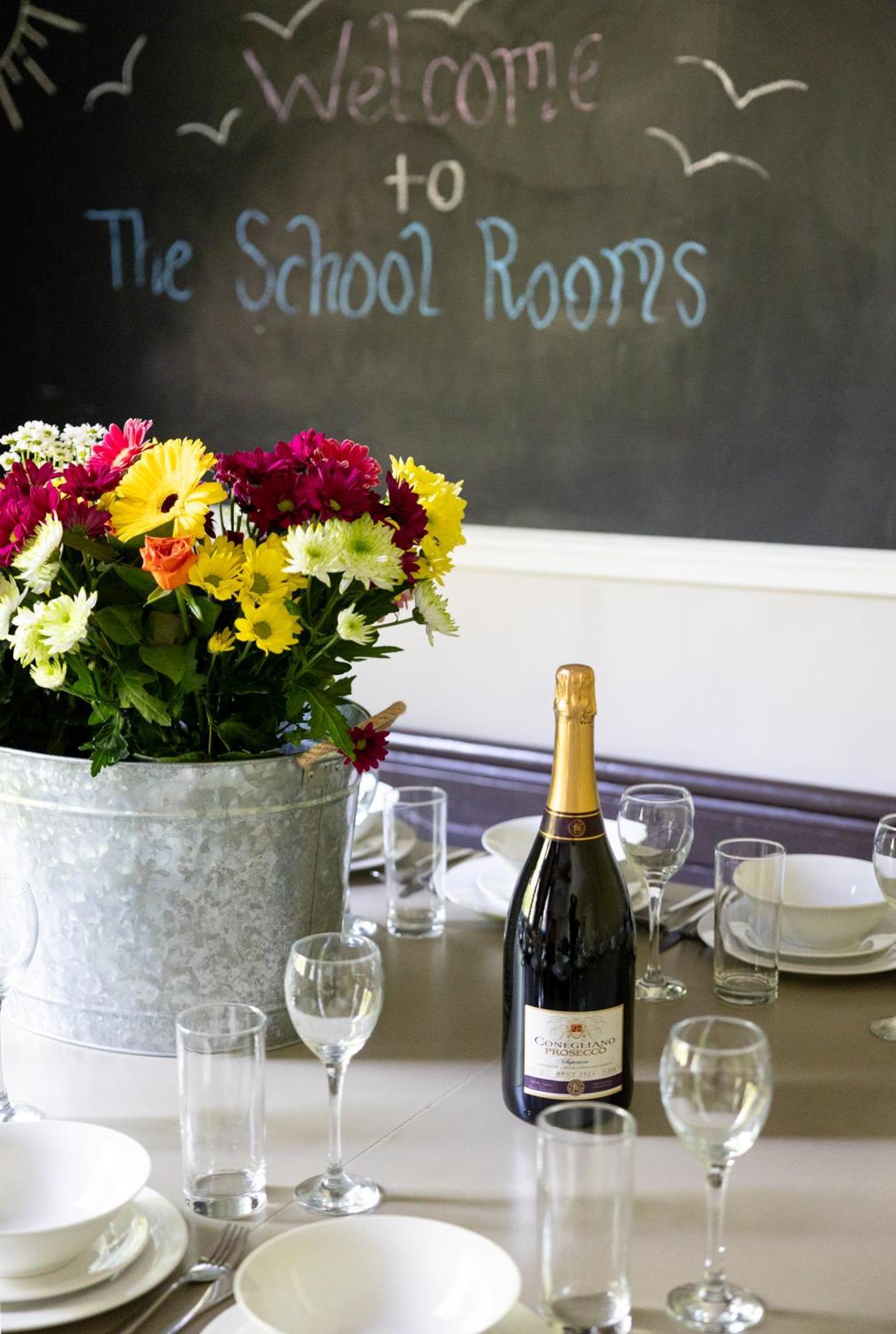 The School Rooms Estate Beautiful, Georgian Apartments With Private Heated Pool And Hot Tub Wifi And Parking Near Bath Box (Wiltshire) Exterior foto